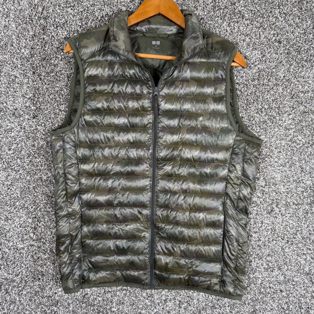 Uniqlo Ultra Light Down Vest Mens M Camo Olive Green Down Feather Puffer Outdoor